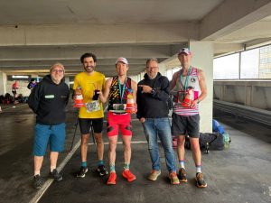 Sébastien Mahia en roi du parking en Angleterre.
