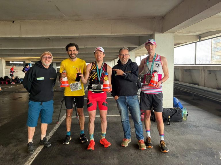 Sébastien Mahia en roi du parking en Angleterre.