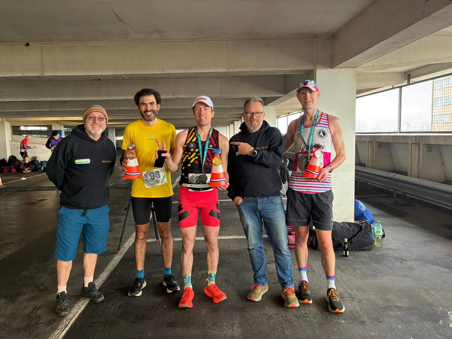 Sébastien Mahia en roi du parking en Angleterre.