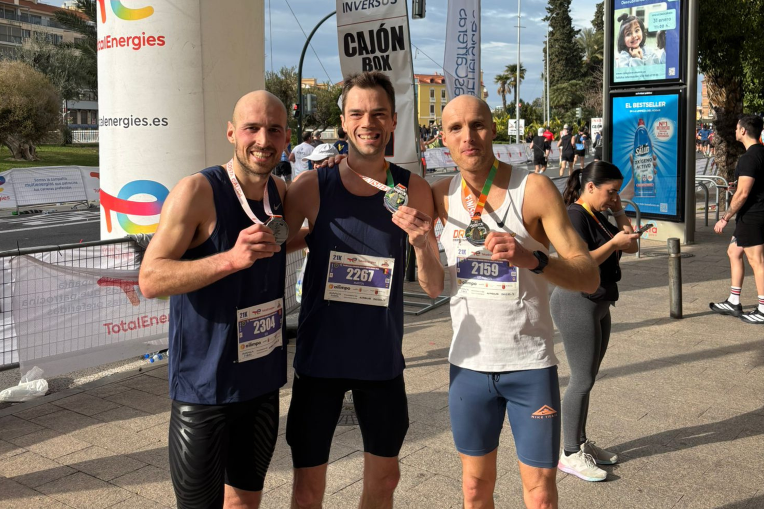Martin Clobert, entouré de Sébastien Thirion et Justin Mahieu.
