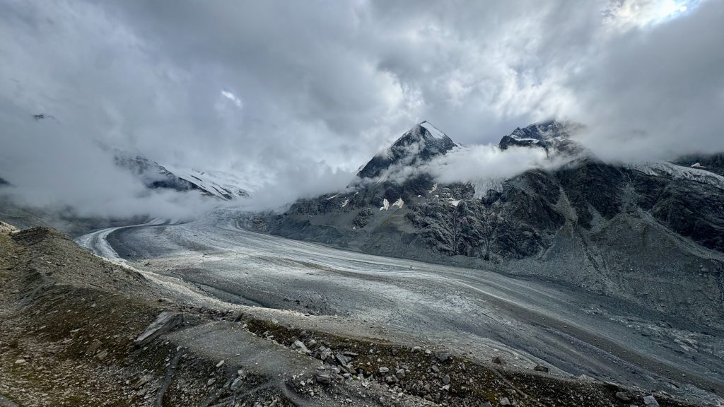 La vue saisissante du glacier de Corbassière fut l'un des moments forts de notre périple.

