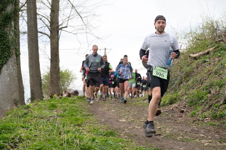 6,7 km à parcourir sur une boucle en moins d'une heure. A répéter jusqu'à ne plus pouvoir le faire. Le concept simple mais diablement difficile de la Backyard Beauraing.