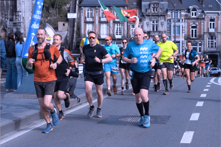 Dinant, ici lors du départ du premier Trail Maredsous-Dinant, va à nouveau accueillir de nombreux participants le dimanche 4 octobre.