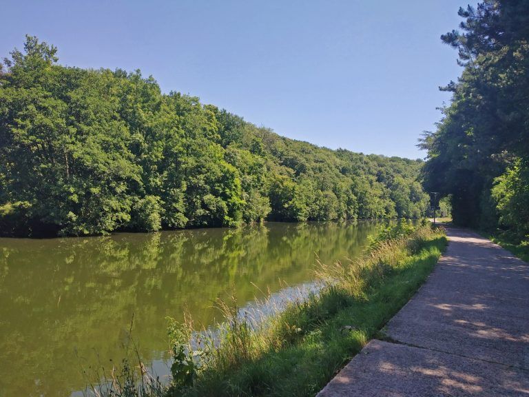 Le parcours des 20 km Thuin-Charleroi longera la Sambre, avec néanmoins une multitude de paysages.