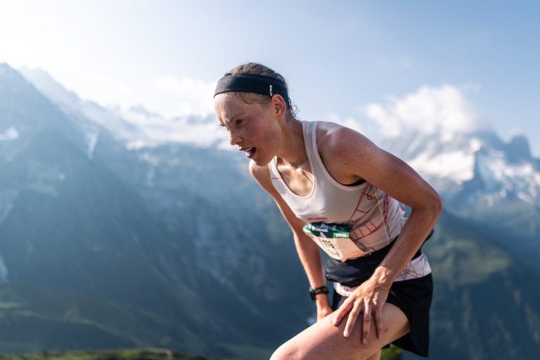 Tove Alexandersson a remporté le Marathon du Mont-Blanc 2026 en démontrant une nouvelle fois que les qualités acquises en course d'orientation se transfèrent parfaitement au trail. (© DavidGonthier/MMB 2026)