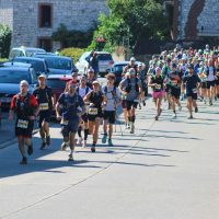 Le Jogging et Trail de l'Hermeton a rassemblé près d'un millier de participants ce samedi à Romedenne (© Laetitia Thunus)